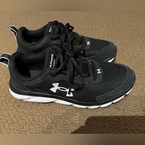 Used good condition black Under Armour shoes